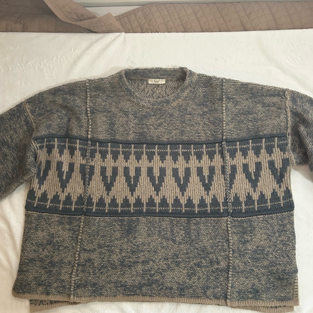 Women’s oversized cropped Blue and Cream Sweater